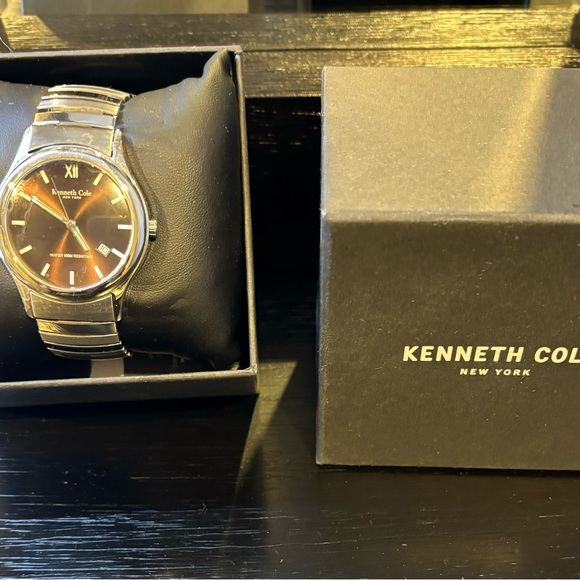 Kenneth Cole Men's expandable watch - Picture 2 of 5